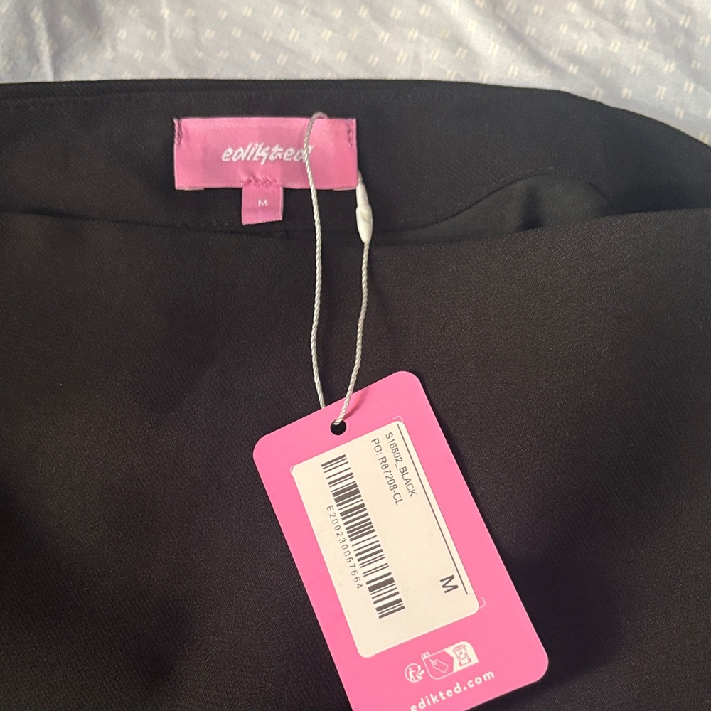 [NEW WITH TAGS] Edikted Black Skort